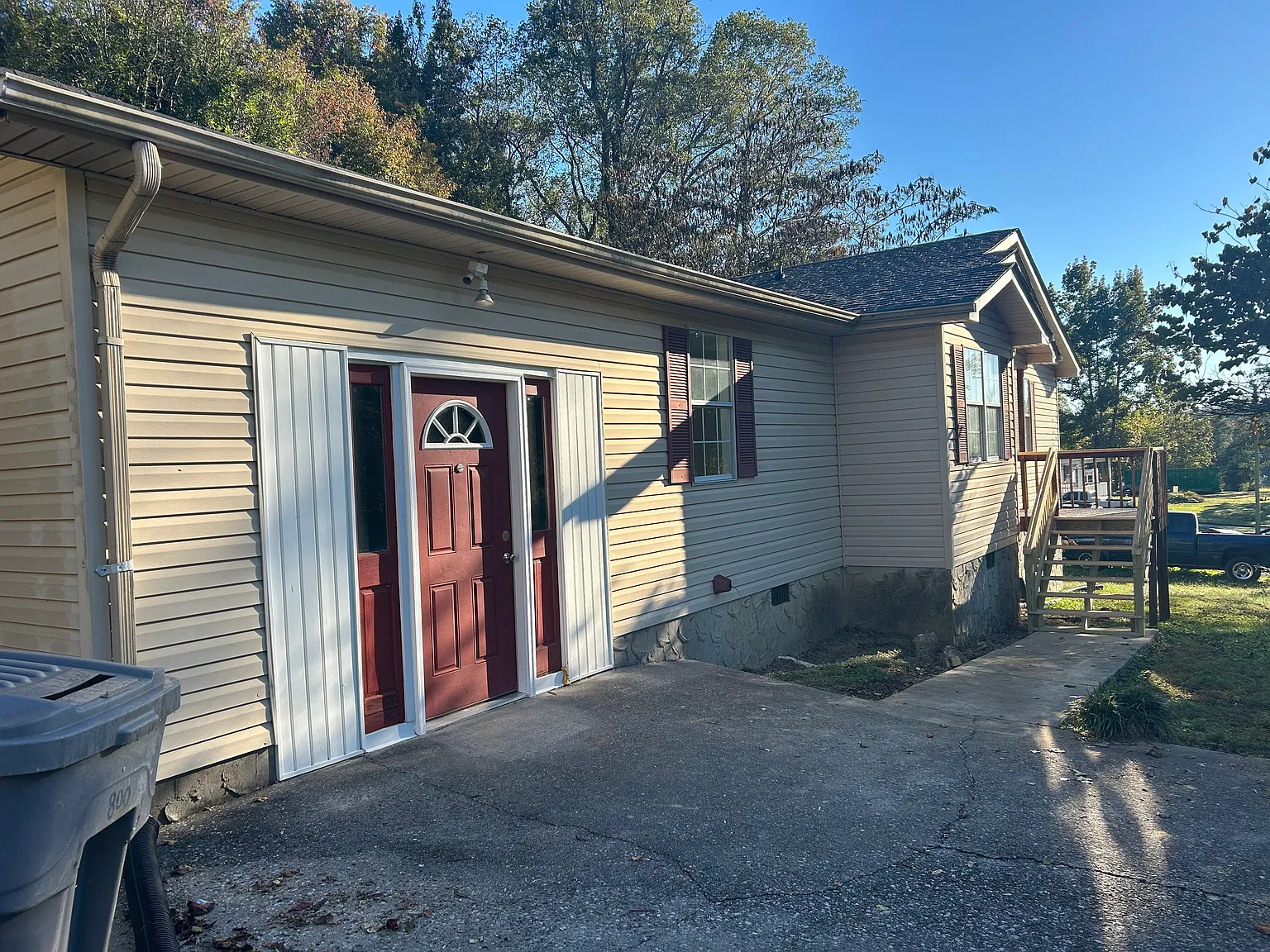 3 bed, 1100 sqft, $1,600 — Photo 2