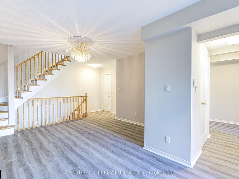 28 Rosebank Dr #907 — Photo 7