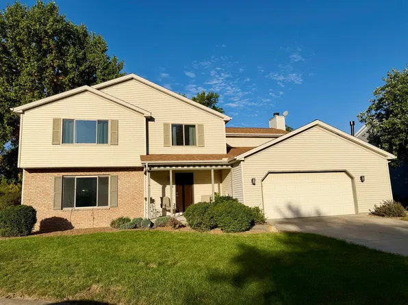 5 Hidden Lake Ct, Bloomington, IL 61704