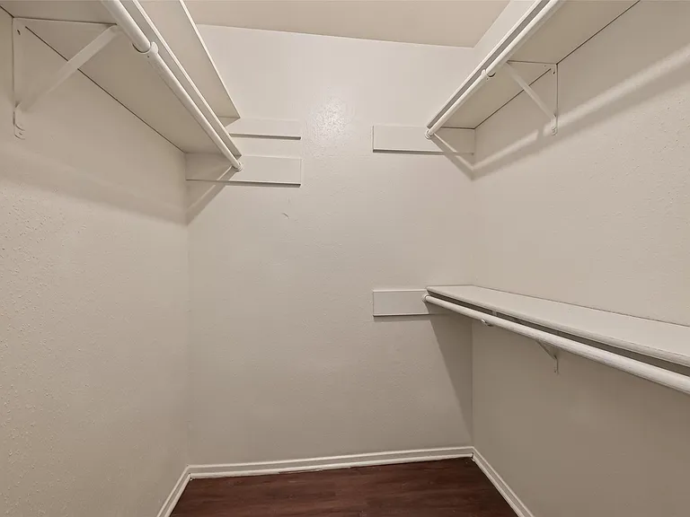 2714 S Brompton Dr — Photo 36