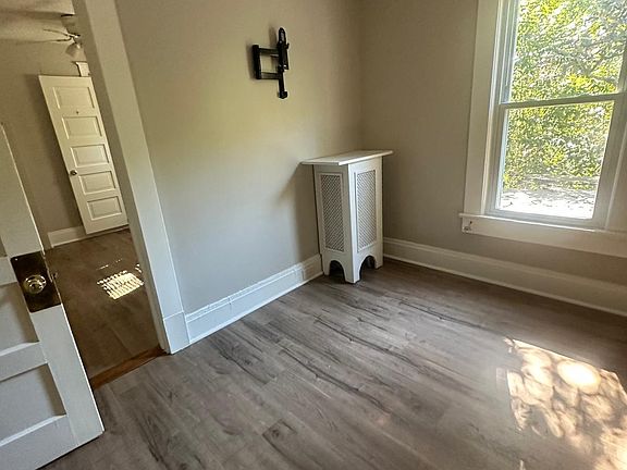 4th image of 180 N Bennett St #3