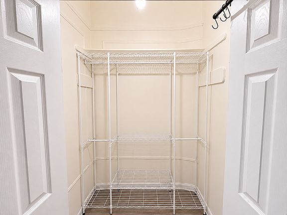 5th image of 6091 Putnam Ave #2A
