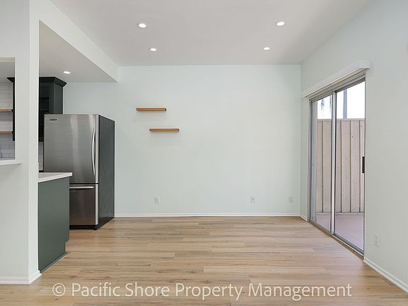 2nd image of 612 S Barrington Ave APT 215
