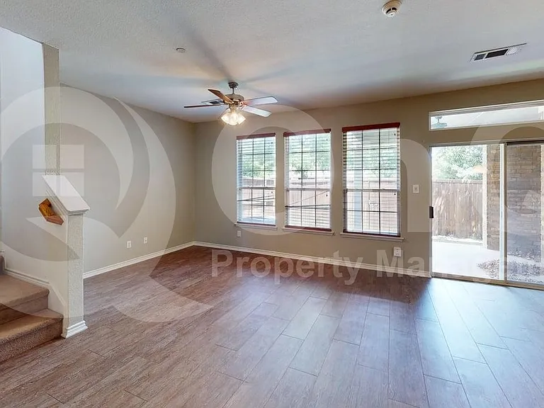 5912 Clearwater Dr — Photo 7