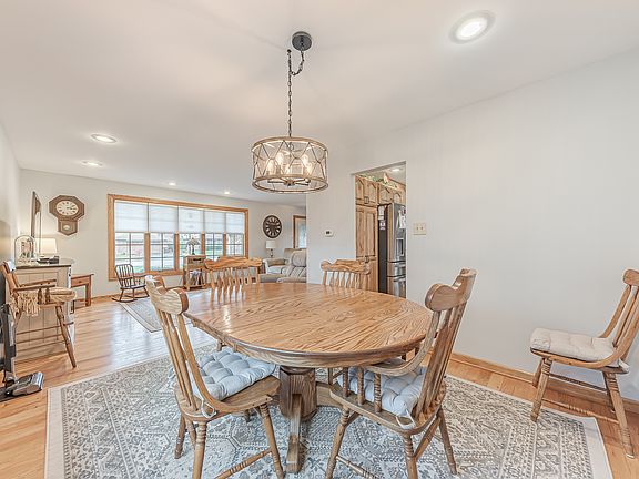 5th image of 8301 Michelle Ln