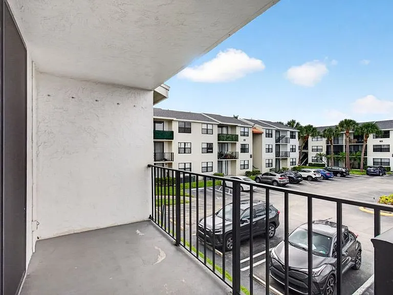 738 Executive Center Dr #21-10-21 — Photo 16