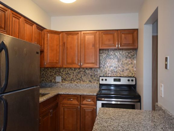 4th image of 7540 N Winchester Ave