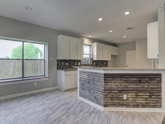 3rd image of 3003 Genessee Creek Ln