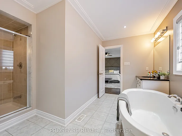 8 Macbean Cres — Photo 34