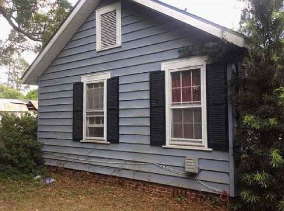 4th image of 1100 N Hutchinson Ave