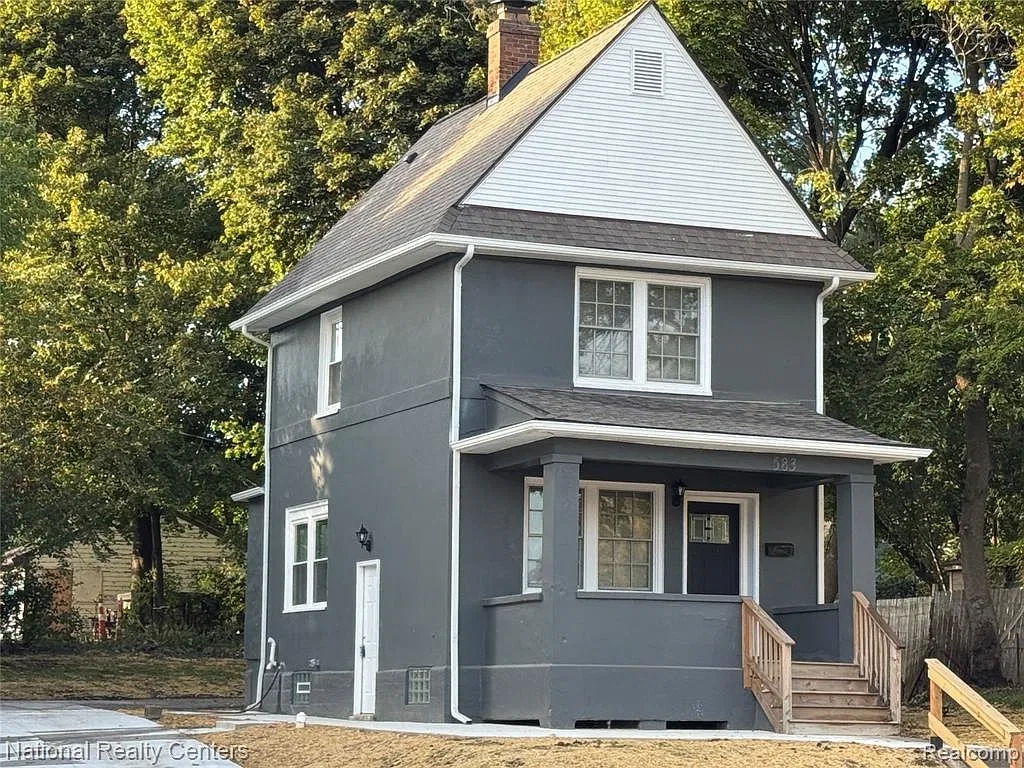 3 bed, 1.5 bath, 1291 sqft, $1,950 — Photo 1