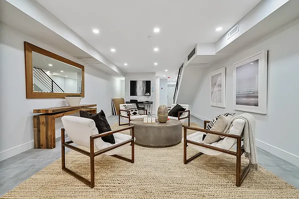 Sold by Avenue Sotheby's International Realty | media 14