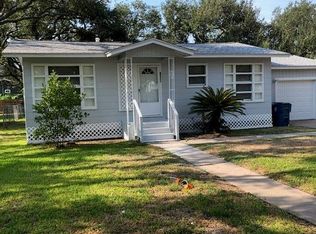1909 Picton Ln, Rockport, TX 78382