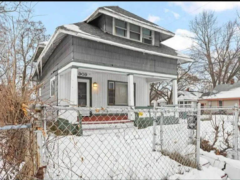 909 Baker St — Photo 12
