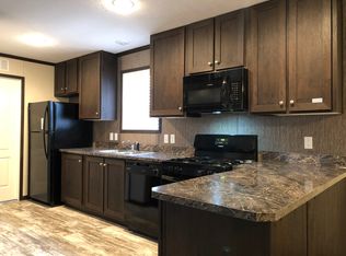 114 Applewood Ln, Columbus, MI