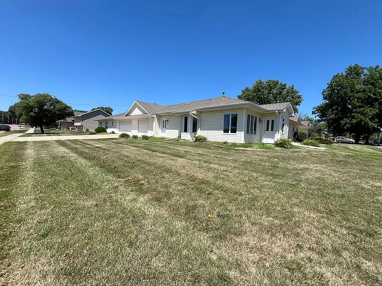301 N Cherry St — Photo 1