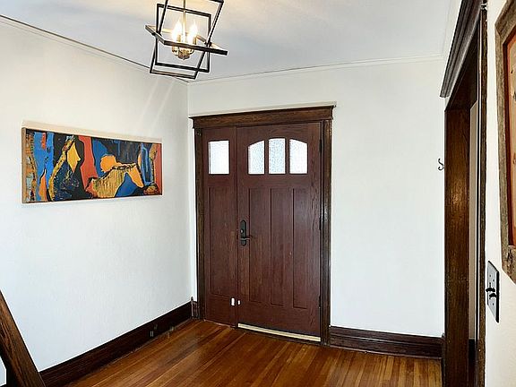 5th image of 2048 N Vine St