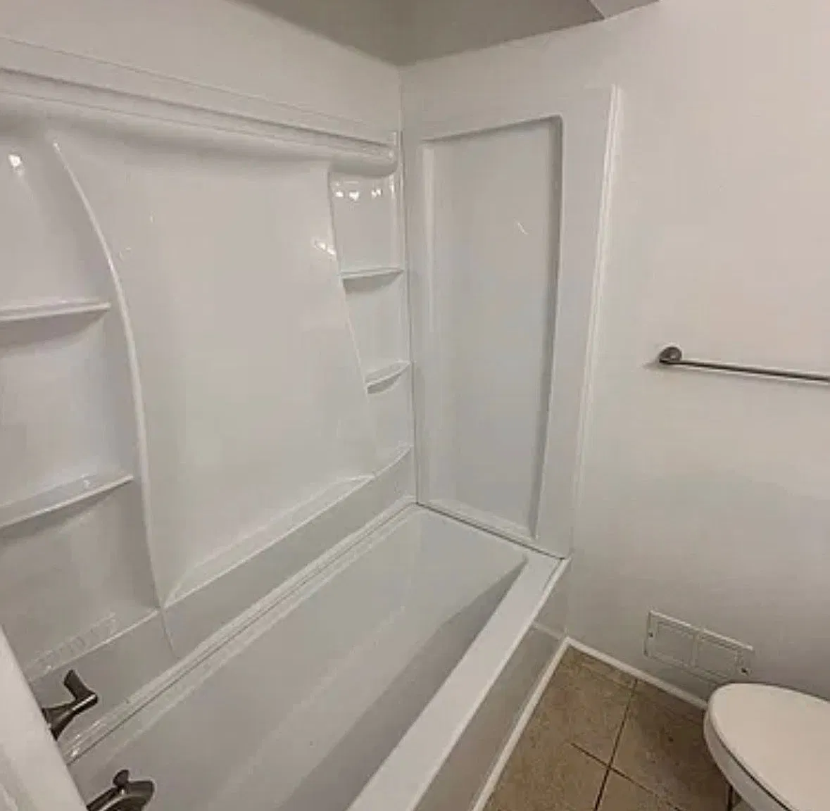 4 bed, 1.5 bath, 1600 sqft, $1,950 — Photo 3