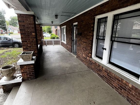 3rd image of 424 Arlington Ave