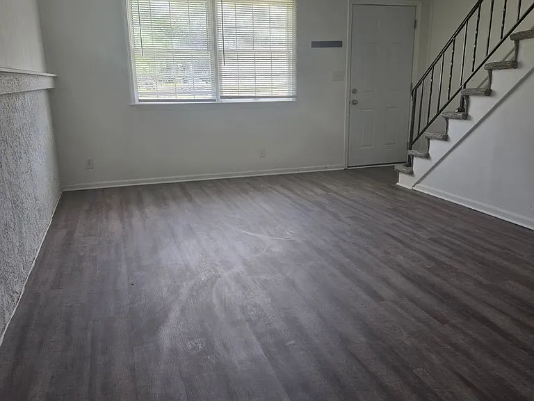 627 N Iowa St — Photo 3
