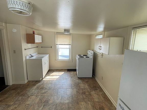 4th image of 132-134 E Court St #74