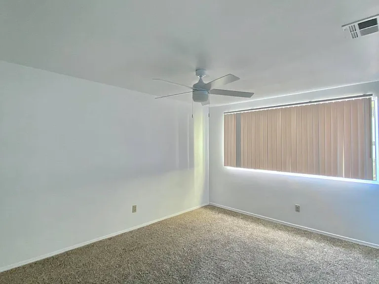 820 W 14th St — Photo 5