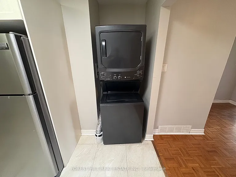 341 Lakeshore Rd E #2 — Photo 7