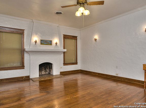 2nd image of 1950 W Magnolia Ave
