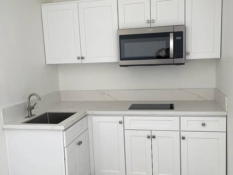 1611 S Van Ness Ave #1 — Photo 1