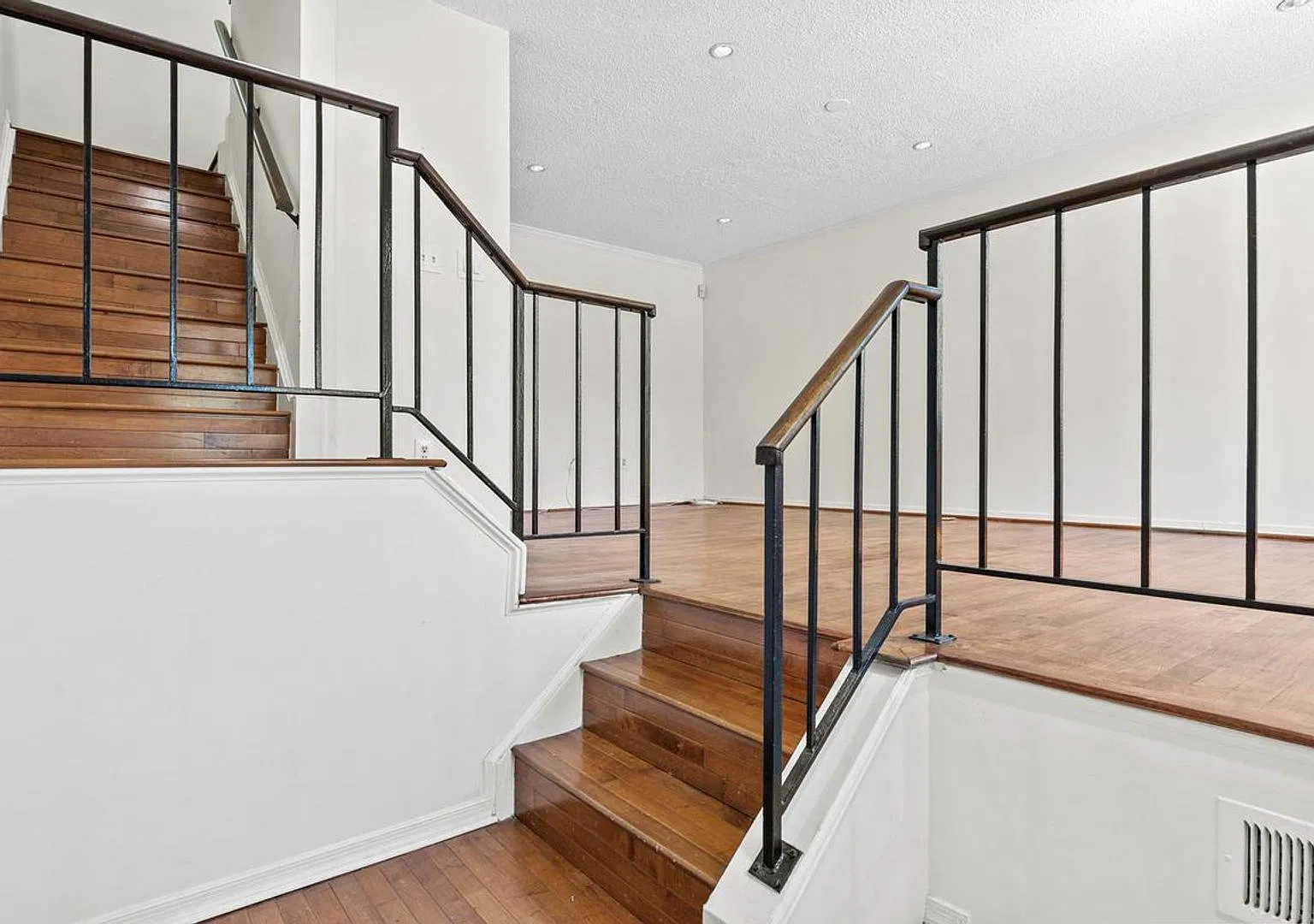 This stunning 3-bedroom, 2-bathroom interior townhome is sure to impress. — Photo 3