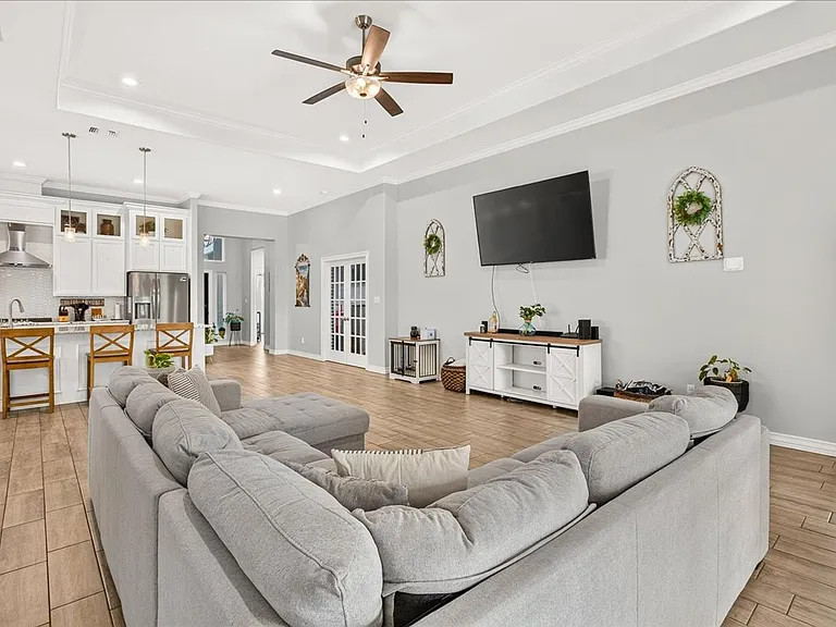 2445 Manuel Ln — Photo 24