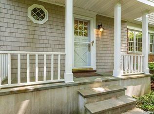 90 Vineyard Rd, Huntington, NY 11743