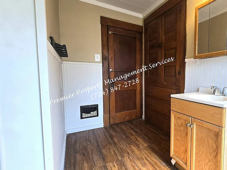 407 Bridge St — Photo 16