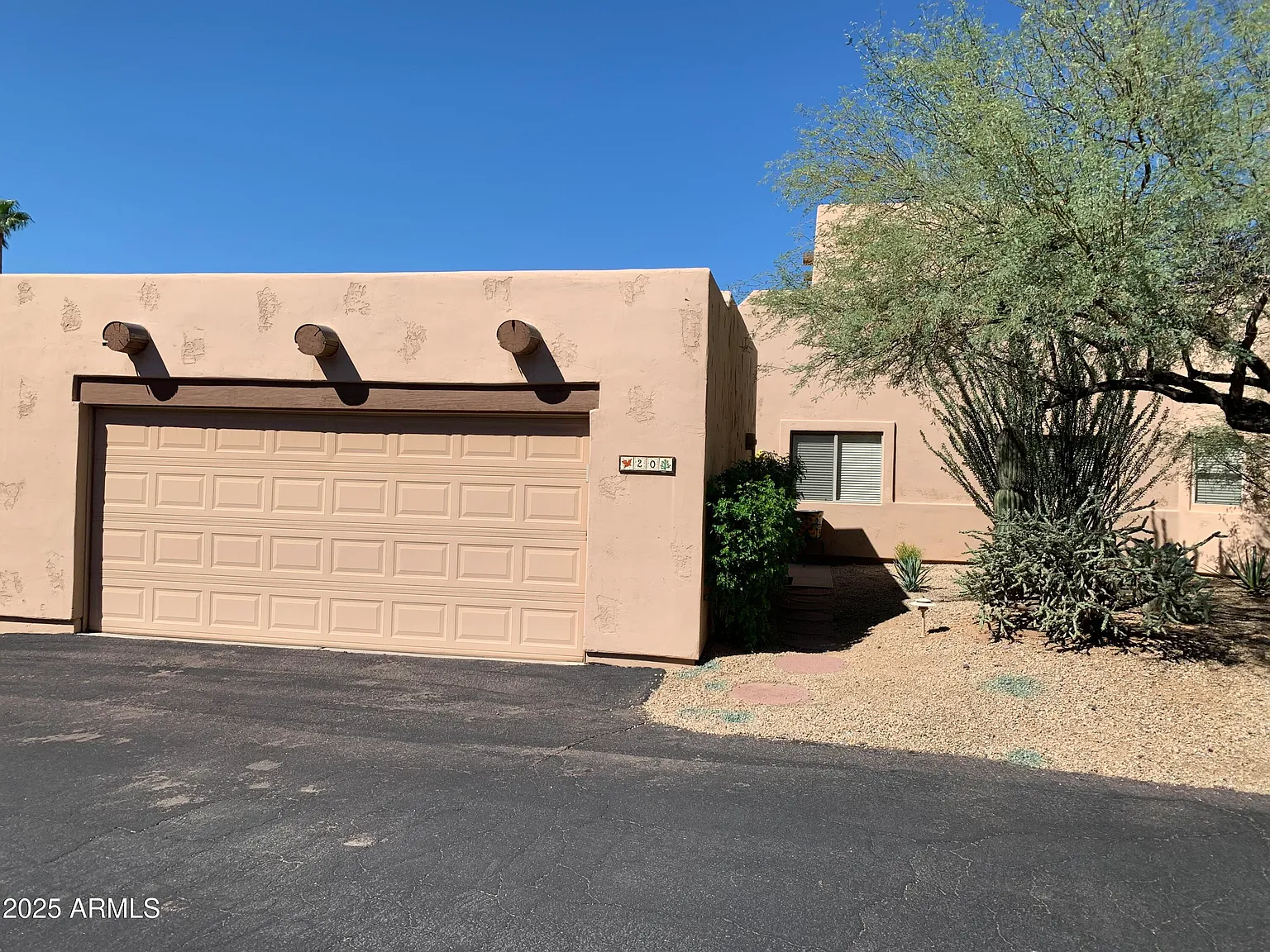 3 bed, 2272 sqft, $4,000 — Photo 4