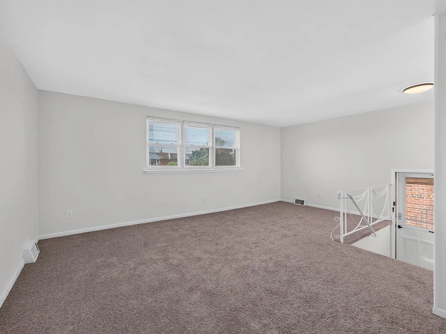 3 bed, 1700 sqft, $1,950 — Photo 2
