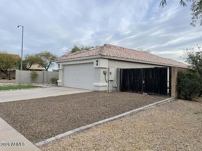 3101 W Louise Dr — Photo 12