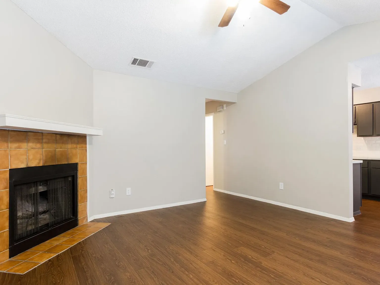 2 bed, 780 sqft, $1,199 — Photo 3