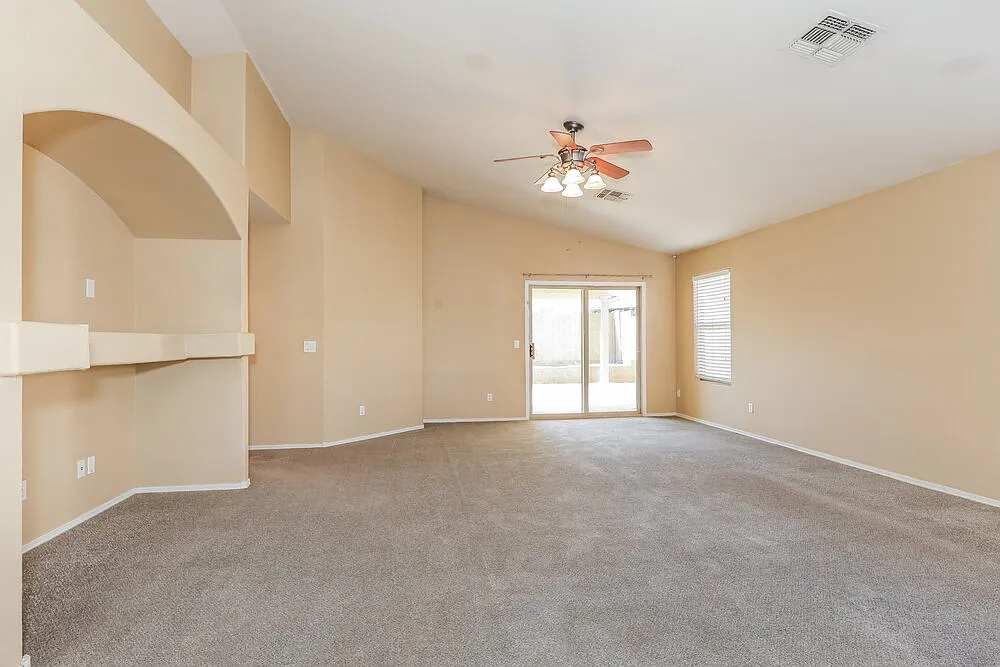 3 bed, 2.0 bath, 1509 sqft, $2,095 — Photo 4