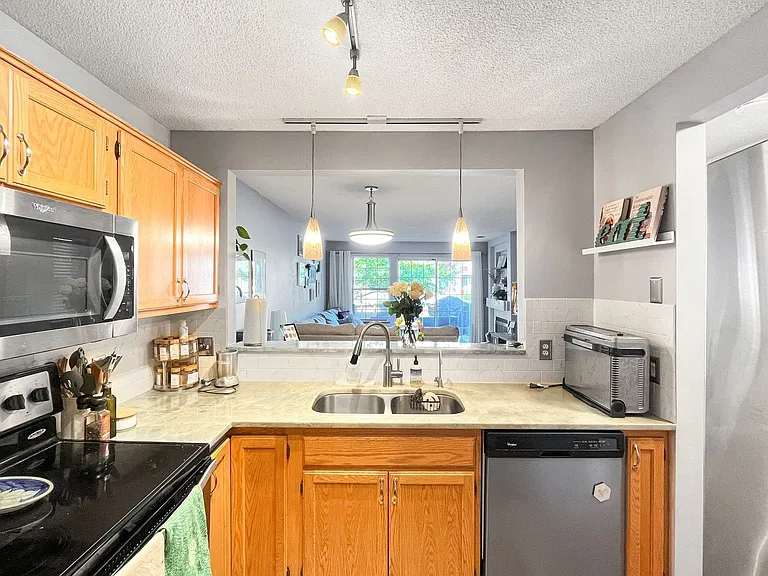 2040 Shenandoah Ct #G — Photo 8