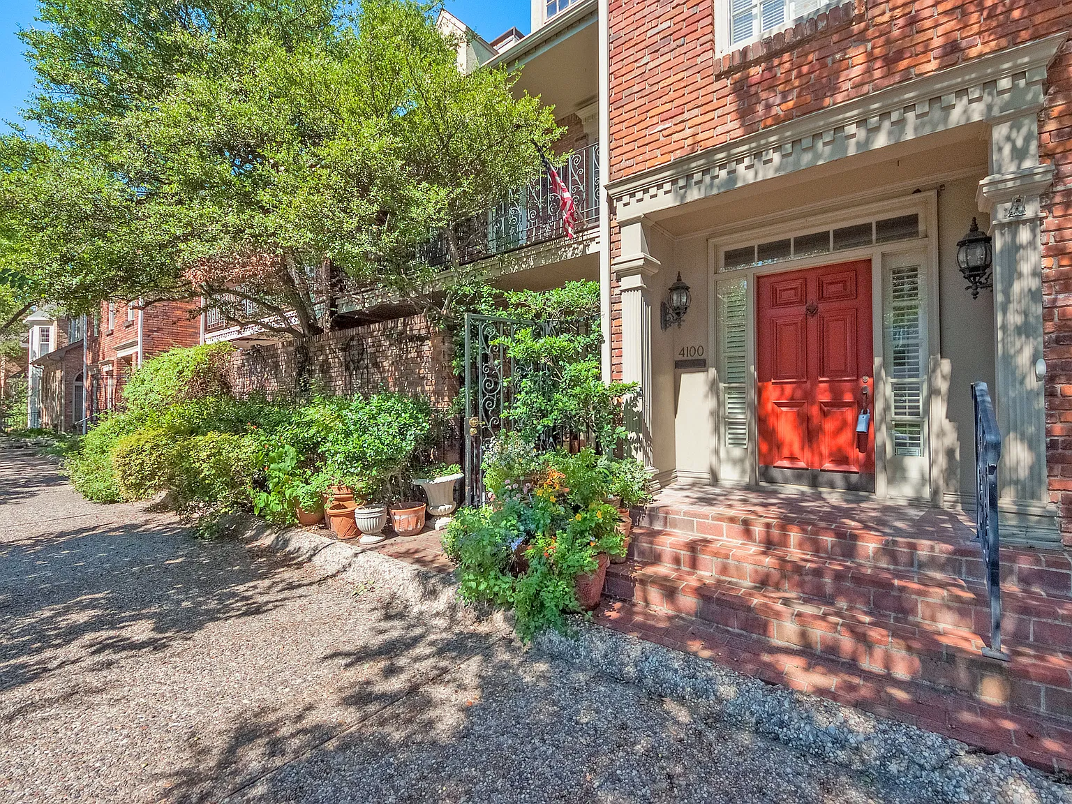 4 bed, 2881 sqft, $6,350 — Photo 3