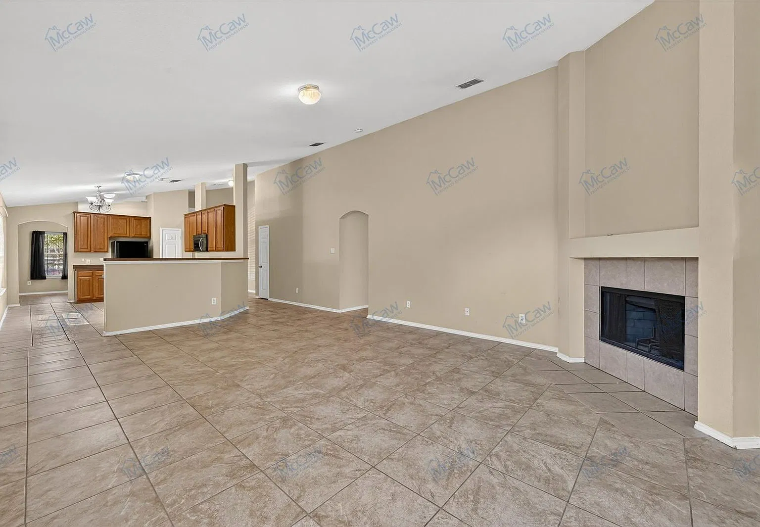 3 bed, 2.0 bath, 1827 sqft, $2,100 — Photo 2