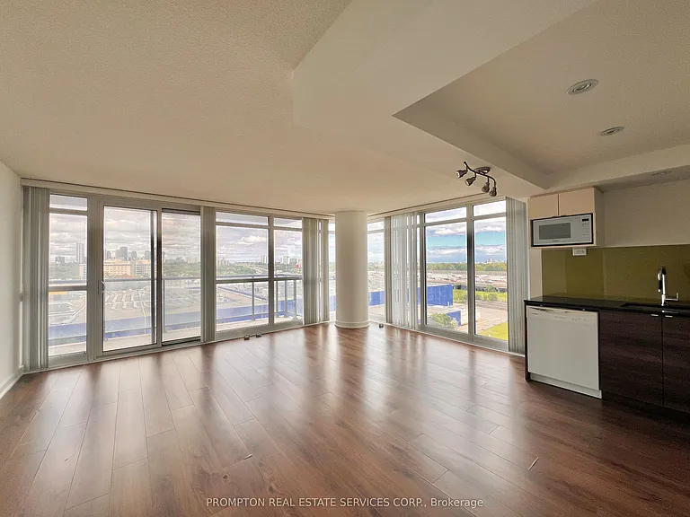 121 McMahon Dr #608 — Photo 2