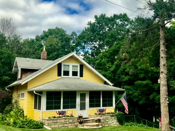 415 Gardner St E, Wayzata, MN 55391