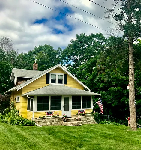415 Gardner St E Photo 1