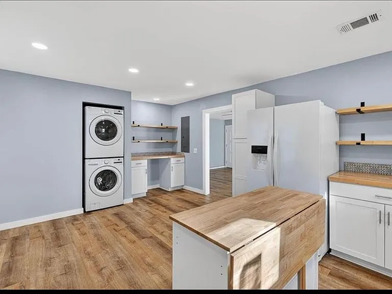 2329 Reynolds St — Photo 21
