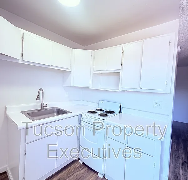 3810 E Monte Vista Dr #202 — Photo 1