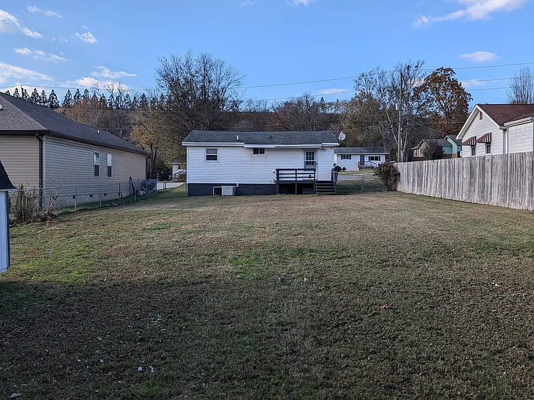218 S Moss Ave — Photo 17