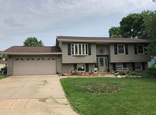 304 Newcastle Rd, Marshalltown, IA 50158