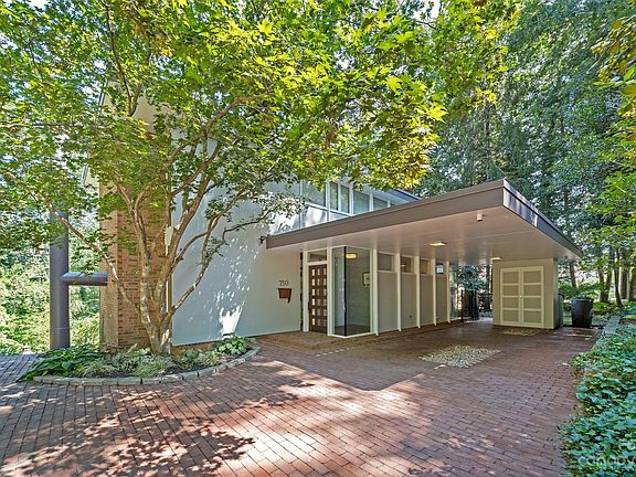 2nd image of 750 8th Street Dr NW