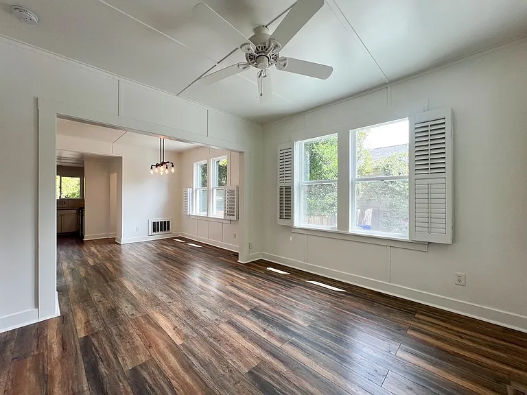 934 Clinton St — Photo 6